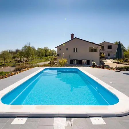 Tulipa By Briskva וילה מושצ'ניצה