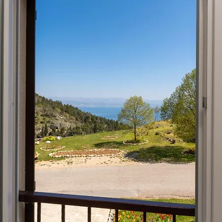 וילה Tulipa By Briskva