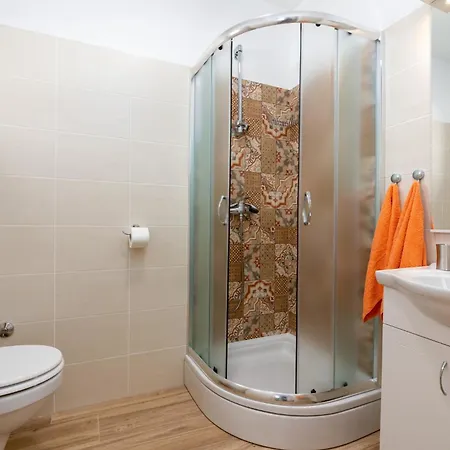 فيلة Tulipa By Briskva